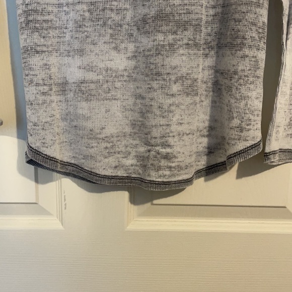 3/$10 AE Tissue paper thing grey top - Picture 3 of 5